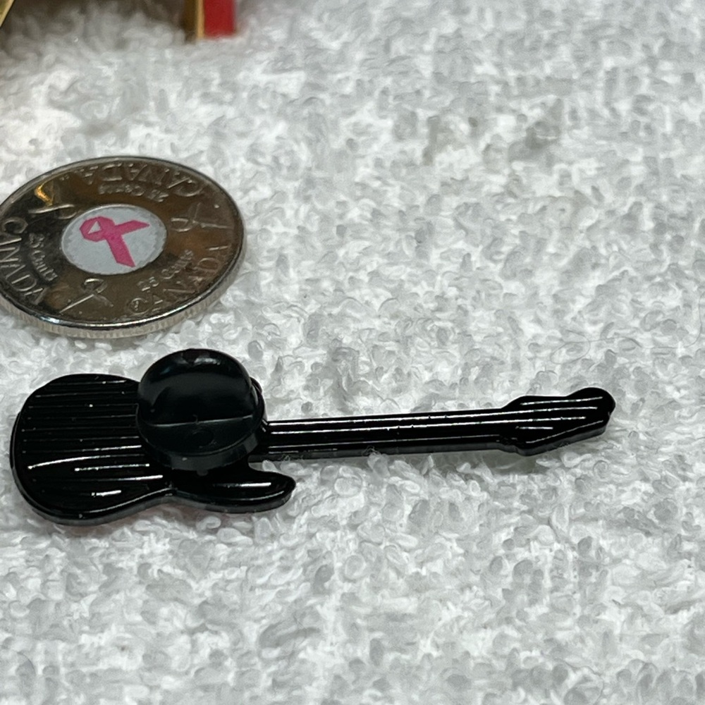 🎸Hot Rocker pin -gorgeous-NWT - Picture 6 of 7